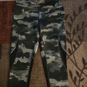 Woman Camo Print Leggings - Size Small